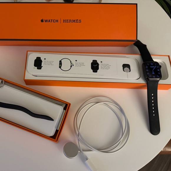 Hermes Apple Watch Series 8 GPS 41MM - Picture 2 of 6